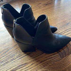 Steve Madden pointed toe booties - Size 8.5
